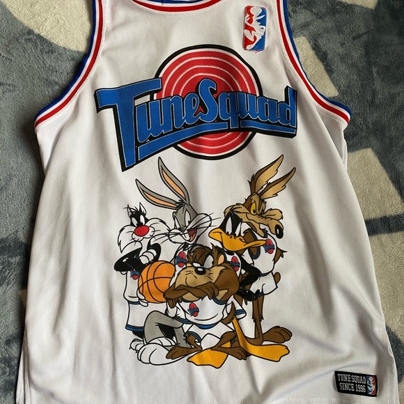 Bugs bunny “space jam” jersey